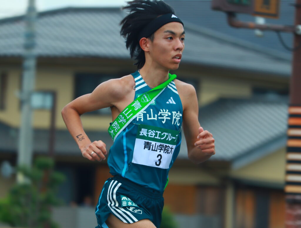 全日本大学駅伝で7区を走る黒田選手