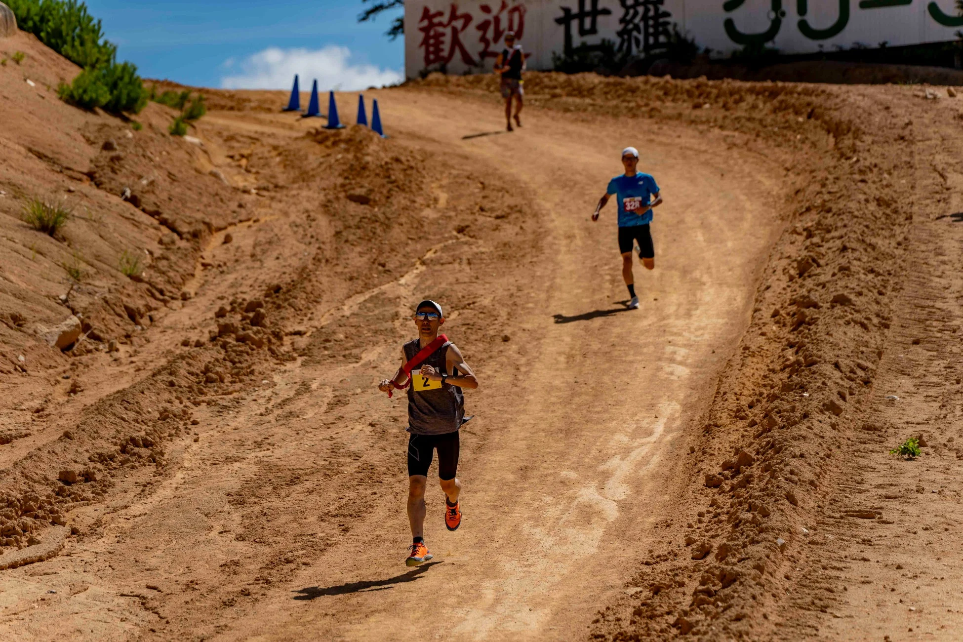 砂利道のランナー