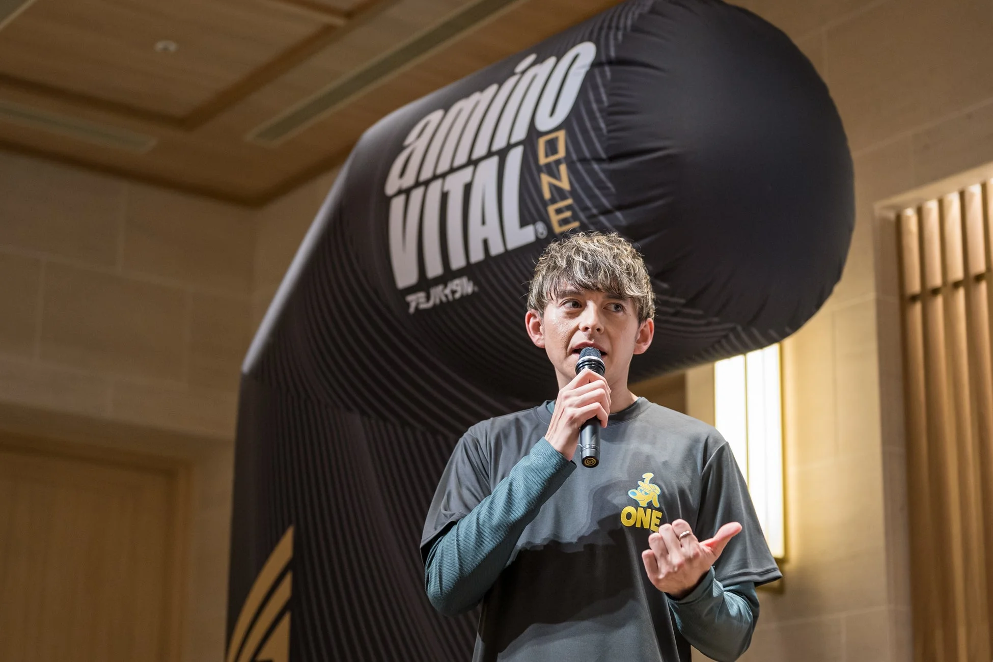 イベントで話すハリー杉山氏