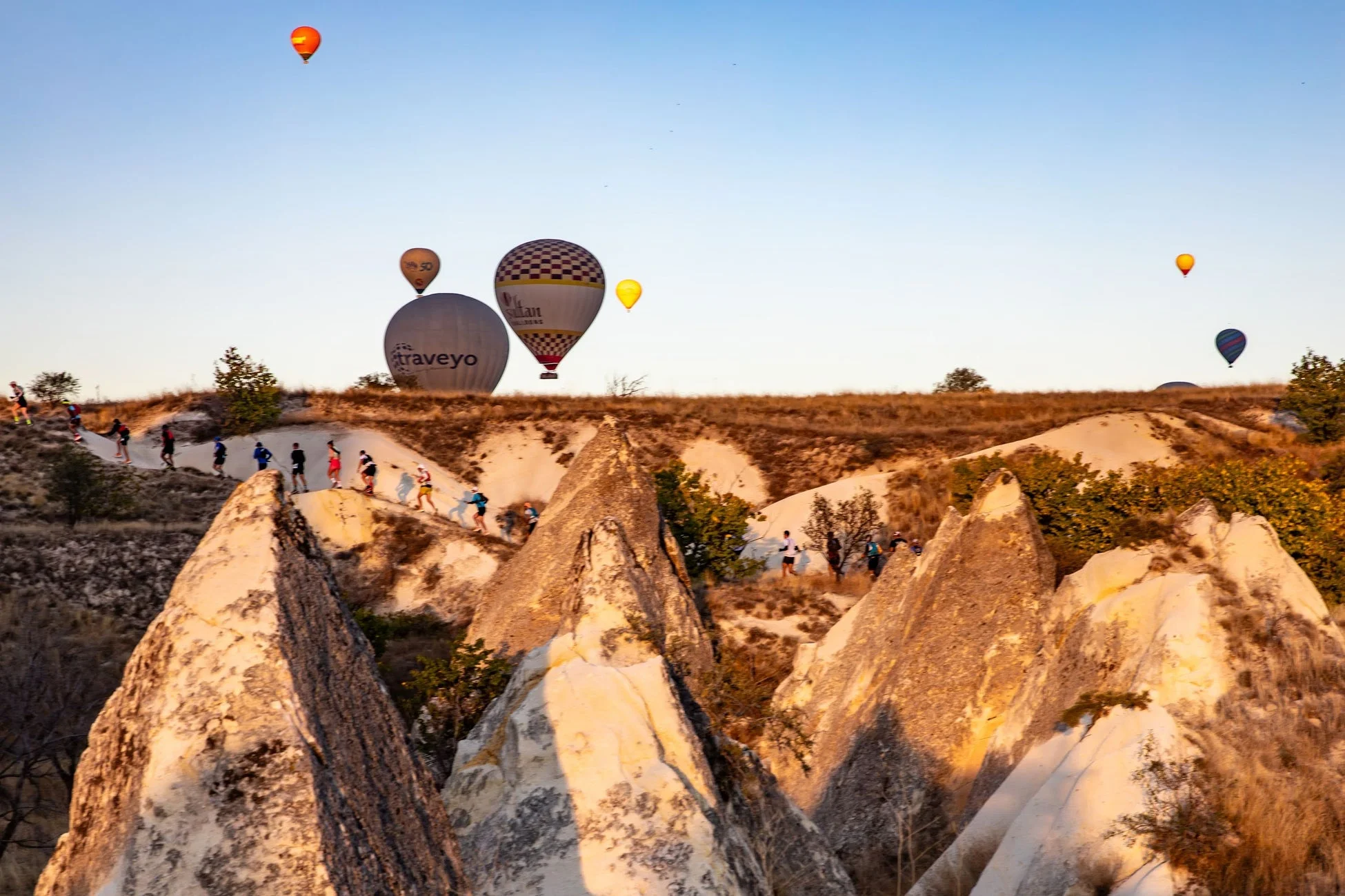 カッパドキアの熱気球とハイキング