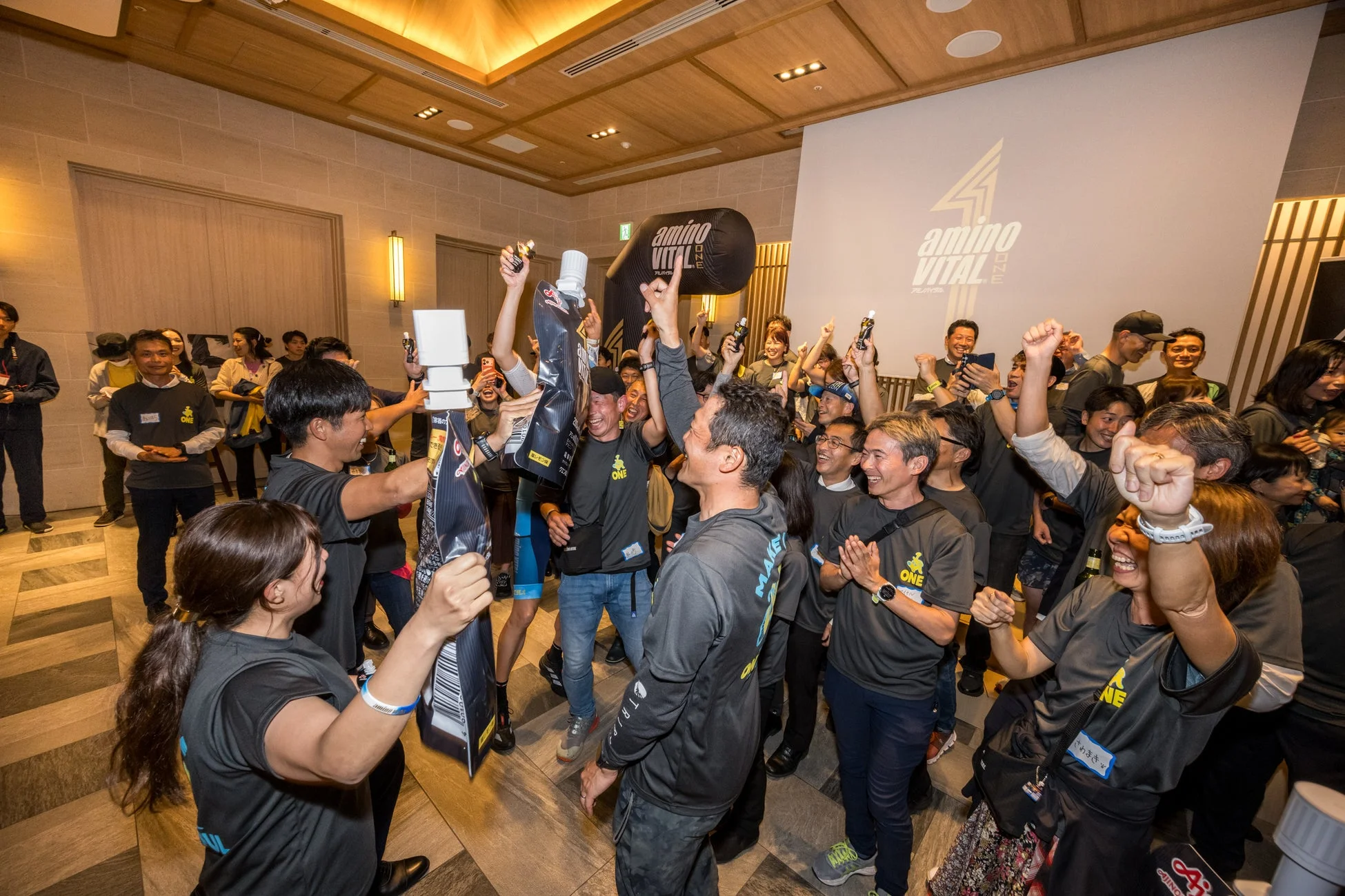 歓喜するイベント参加者