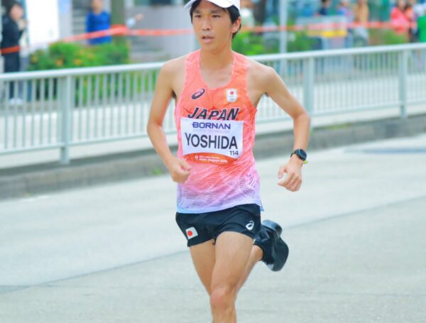 【#アジア大会】■男子マラソン
▶言うは易く行うは難し 11位 吉田祐也(GMO)2:18:33 結果に色々な意見があるが、彼のnoteをみたことがあるか。実業団として歩む覚悟や競技への実直さを知っているとまずはお疲れ様と言葉をかけてあげたい。 そして、まだキャリアを終えるには勿体無い選手の1人だ。 x.com/ekiden_navi/st…