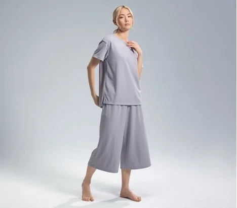 TIGORA SLEEP 半袖Tシャツと8分丈ワイドパンツ