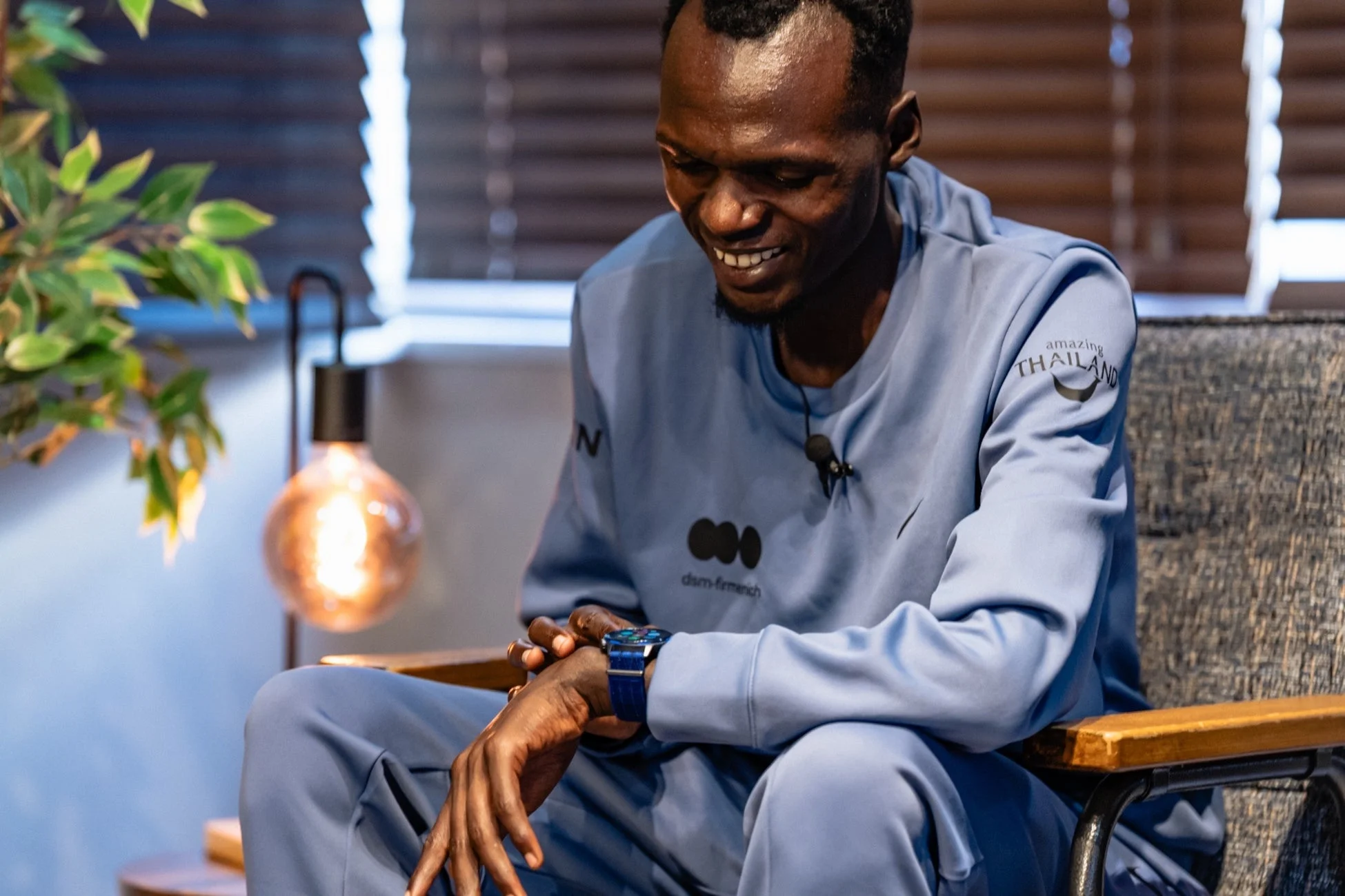 インタビューに応じるダニエル・マテイコ選手