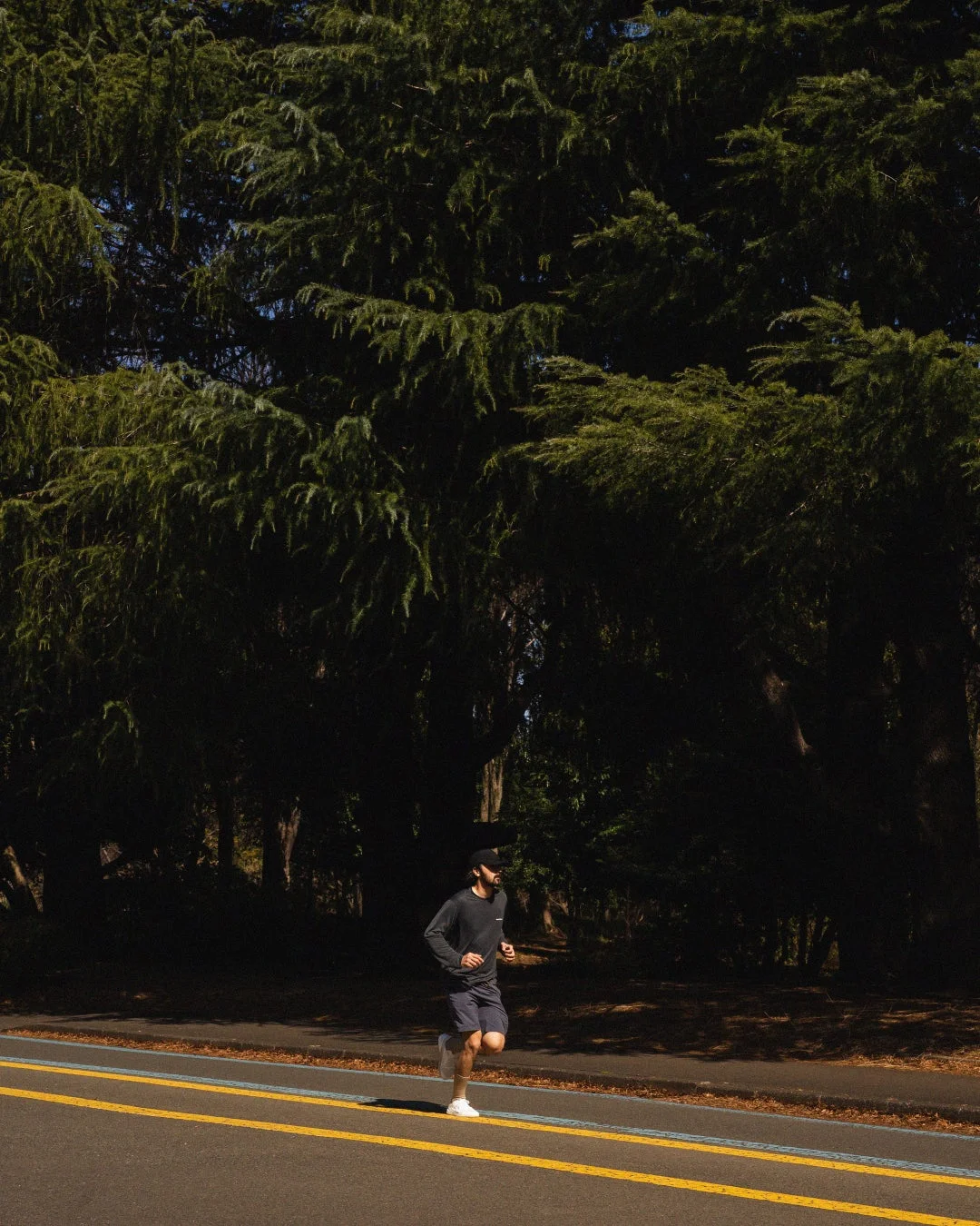 ランニングする男性