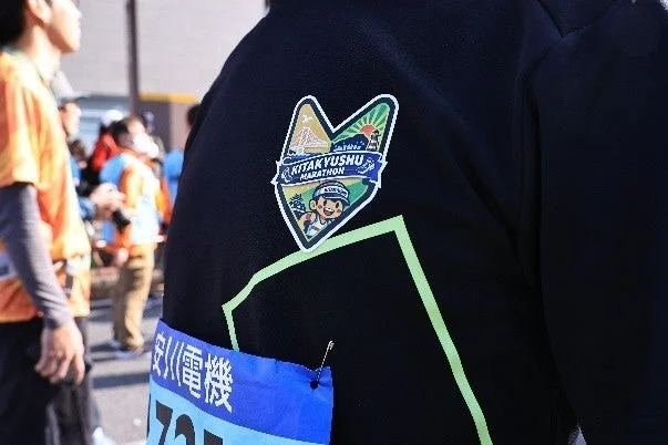 北九州マラソンに参加しているランナーの後ろ姿
