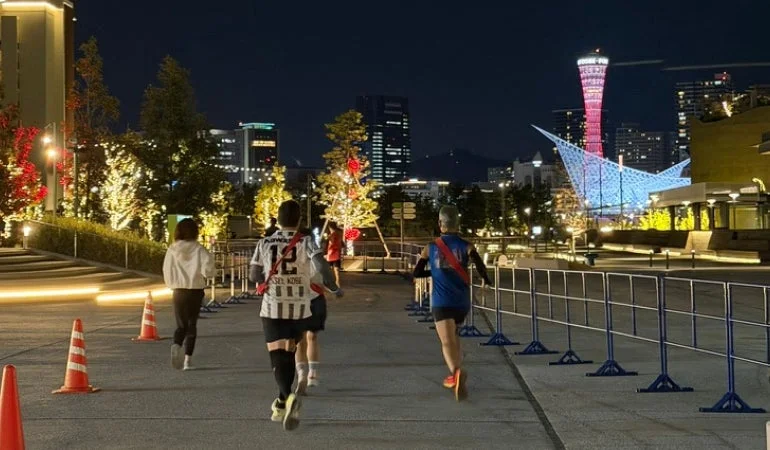 神戸の夜景とランナー
